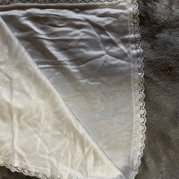 Vintage Debonaire Satin Half slip with double slits. Made in Canada. Size L - Picture 6 of 8